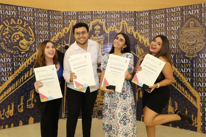 Egresados UADY obtienen Premio Ceneval al Desempeño de Excelencia