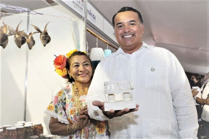 Renán Barrera promueve el desarrollo económico de las y los artesanos de Yucatán