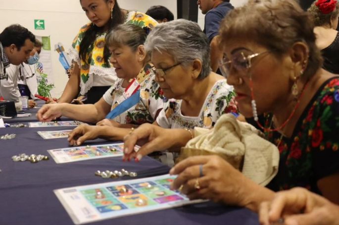 Gran participación en la feria "Por y para las Personas Adultas Mayores" del DIF Yucatán