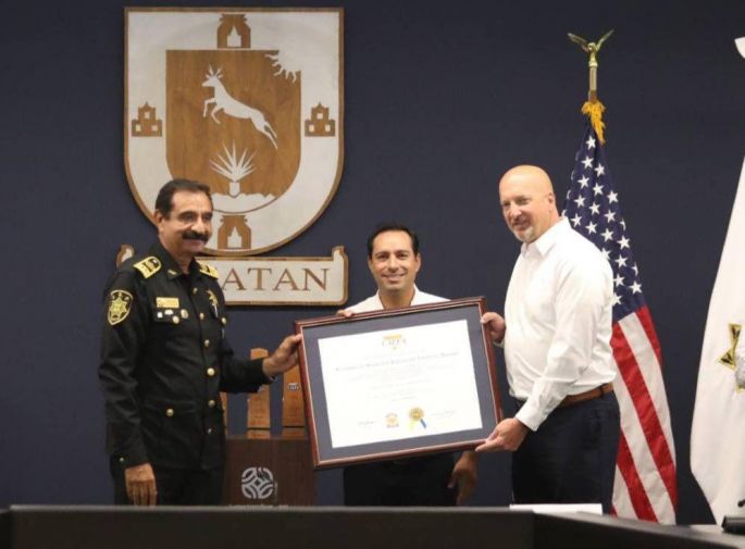 Encabeza el Gobernador Mauricio Vila Dosal entrega de premio "Triple Arco" de la CALEA a la SSP