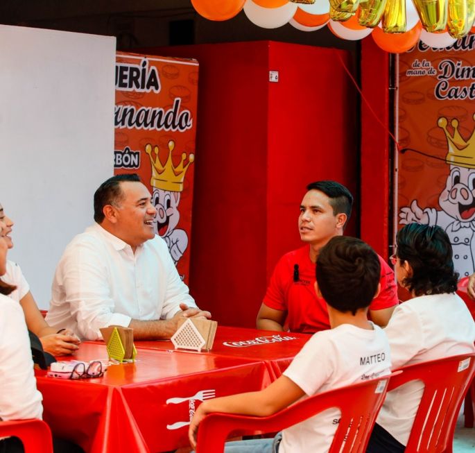 Renán Barrera apoya a las y los jóvenes con más herramientas para su desarrollo profesional