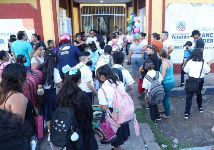 Más de 524 mil alumnos de Yucatán retornaron este lunes a las aulas para iniciar el ciclo escolar 2023-2024