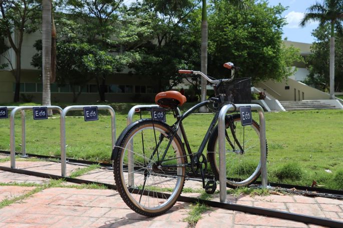 Estudiantes UADY ya cuentan con bicipuertos en campus de Ciencias Sociales 