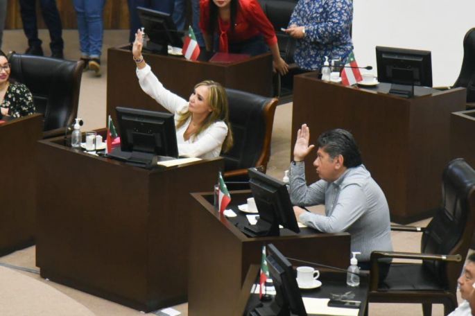 Aprueban iniciativa del PRI para reconocer el himno, el escudo y la bandera yucateca