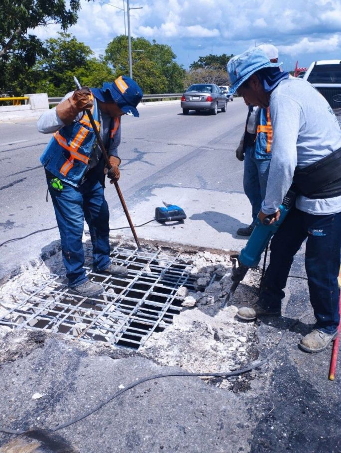 Gobierno del Estado realiza trabajos de mantenimiento al puente de la calle 50 del Anillo Periférico