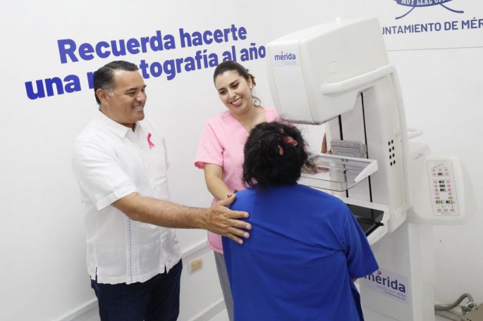 Renán Barrera acerca los servicios de salud a las mujeres