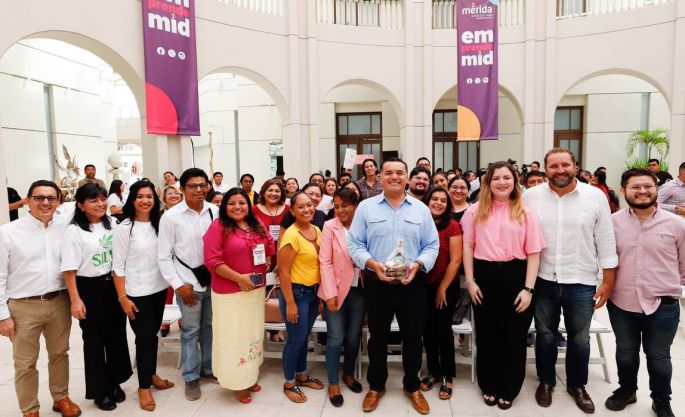  Renán Barrera apoya con tecnología a los emprendedores