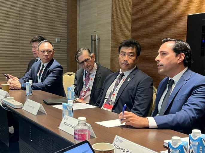 El Gobernador Mauricio Vila sostiene reuniones con directivos del puerto de Singapur, considerado como uno de los más grandes del mundo