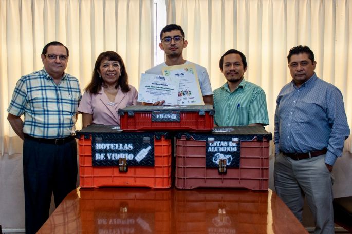 Estudiante UADY gana concurso de proyectos para separación de residuos