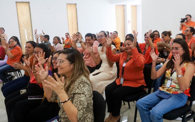 Certifican a personal del Centro de Justicia para la mujer en lenguaje de señas