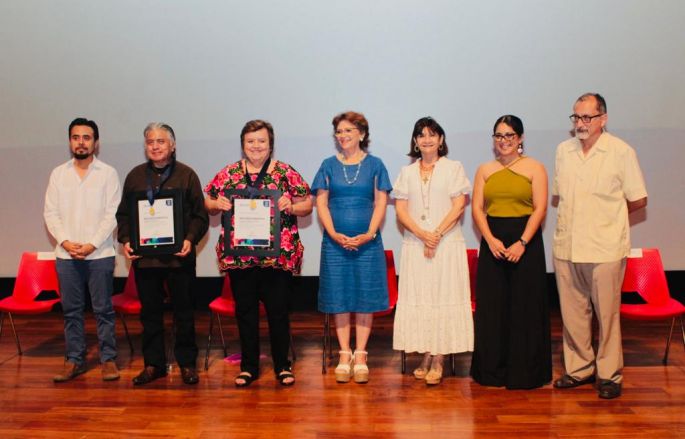 Reconocen a promotores de la cultura yucateca