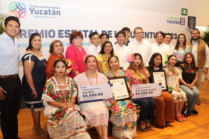 Estudiantes UADY obtienen el Premio Estatal de la Juventud 2023