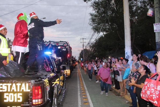 Policías de la SSP comparten tiempos de Navidad con habitantes de comunidades 