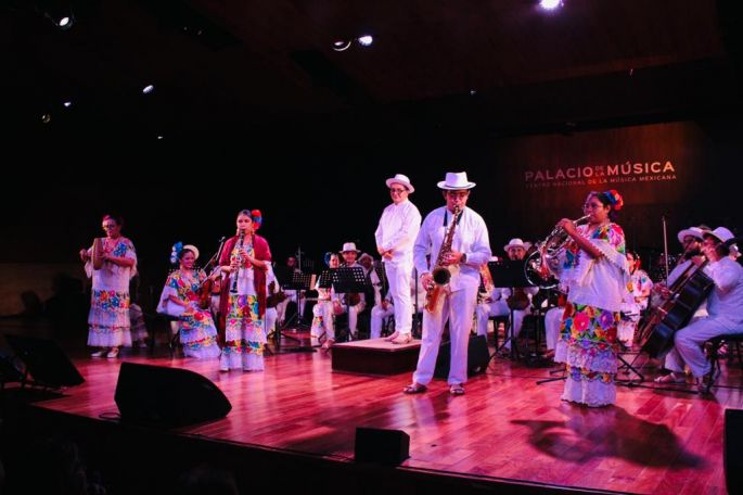 La Orquesta Típica Yukalpetén rinde tributo a Armando Manzanero