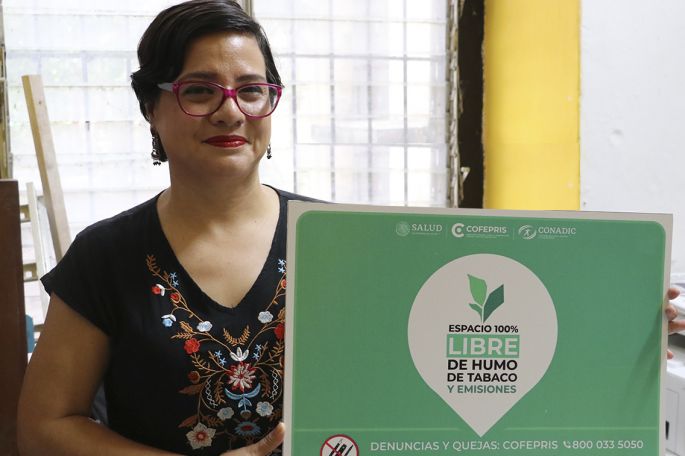 Invitan a jóvenes a elaborar arte huichol con colillas de cigarros