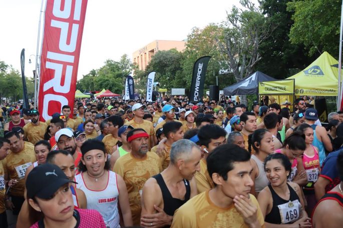 Más de 1500 personas participan en la carrera deportiva por el 102 aniversario de la UADY