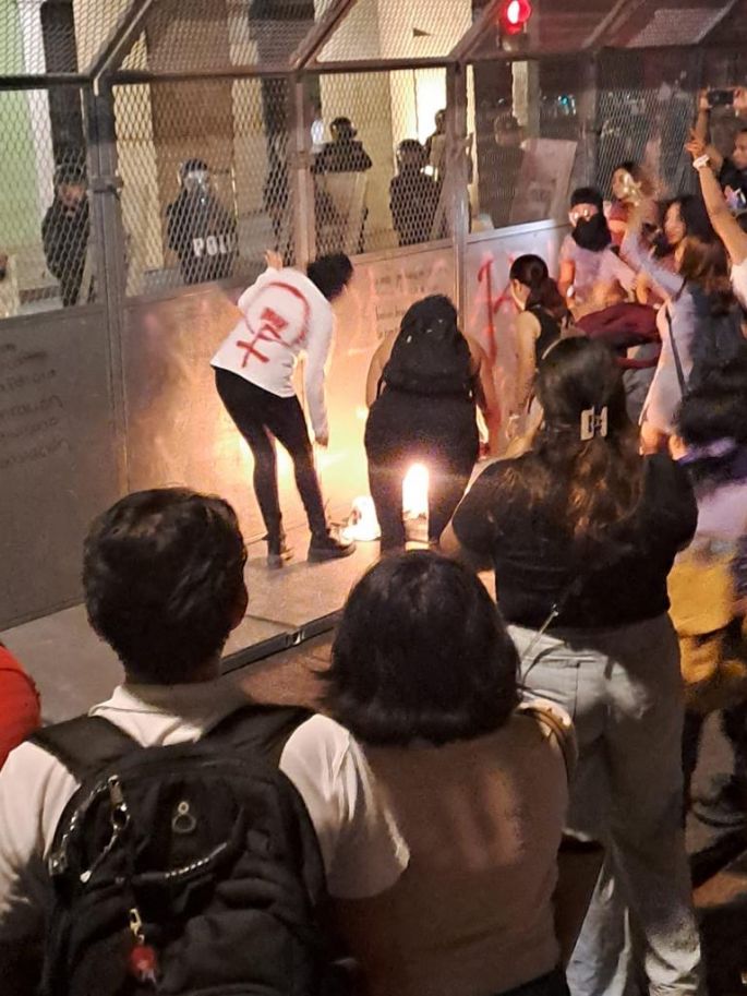 Asociaciones feministas se deslindan de grupos políticos que empañaron la marcha del 8M