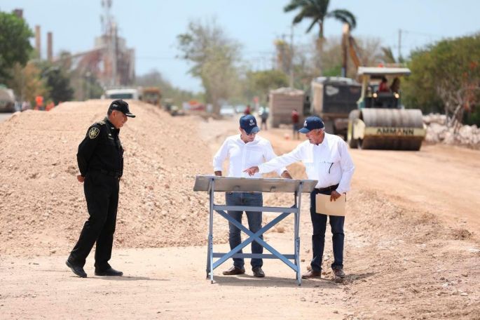 El Gobernador Mauricio Vila supervisó las obras de construcción del corredor Mérida-Centro-Umán donde transitará el Ie-Tram