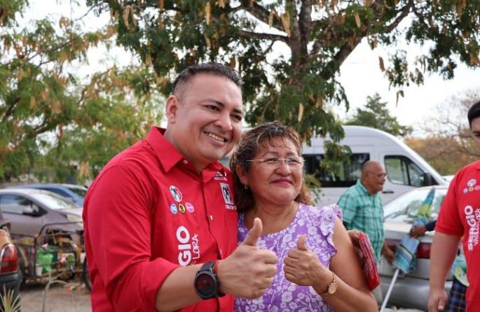 Sergio Vadillo se compromete con los adultos mayores