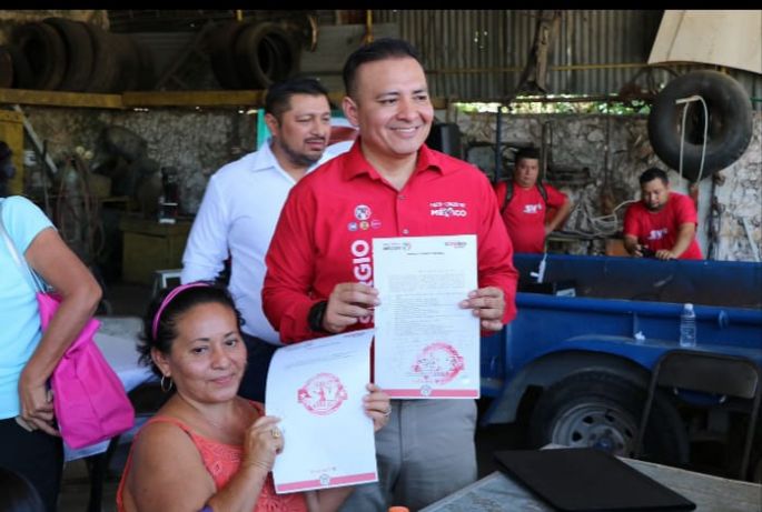 Sergio Vadillo se compromete por escrito a cumplirle a ciudadanos del sur de Mérida