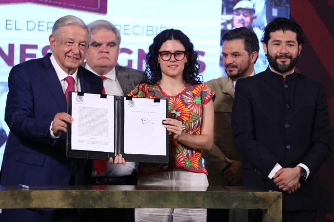 Seguro Social presente en firma del decreto que crea el Fondo de Pensiones para el Bienestar  