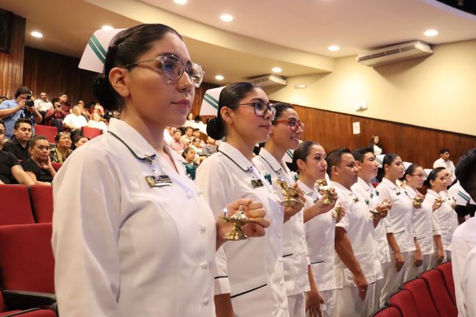 Realiza IMSS Yucatán ceremonia de graduación de Generación XXIII de la Escuela de Enfermería