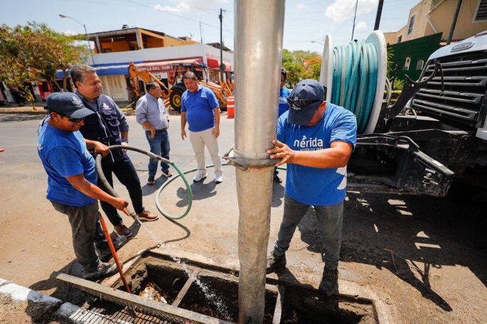 El alcalde Alejandro Ruz supervisa el trabajo de las cuadrillas municipales para evitar riesgos en la temporada de lluvias