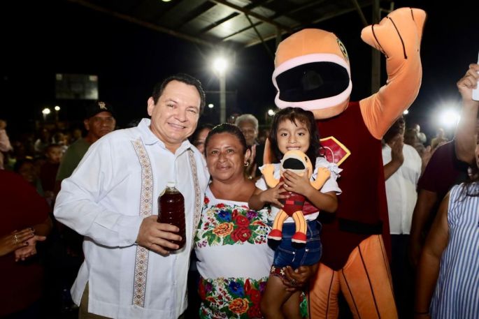 Inicia Díaz Mena nueva etapa en su gira de agradecimiento por Yucatán