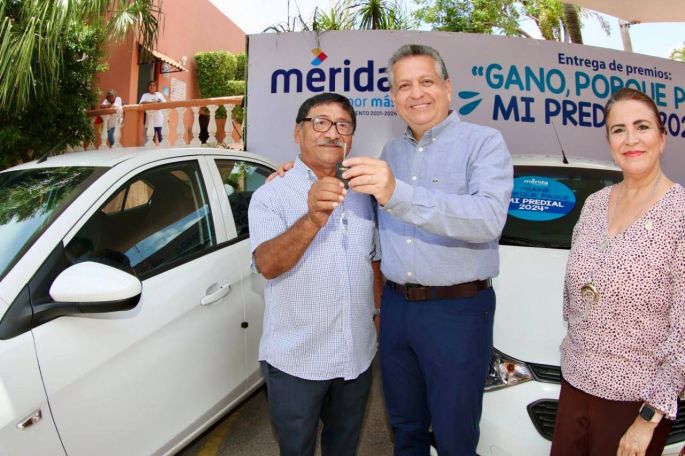 El Ayuntamiento de Mérida entrega automóviles del sorteo “Gano, porque pago mi predial 2024”