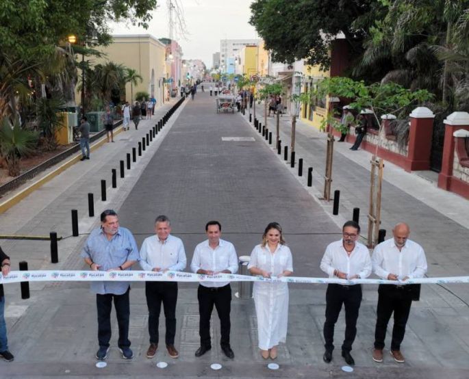 Entrega el Gobernador Mauricio Vila Dosal el Corredor Turístico y Gastronómico de la calle 60 y 47