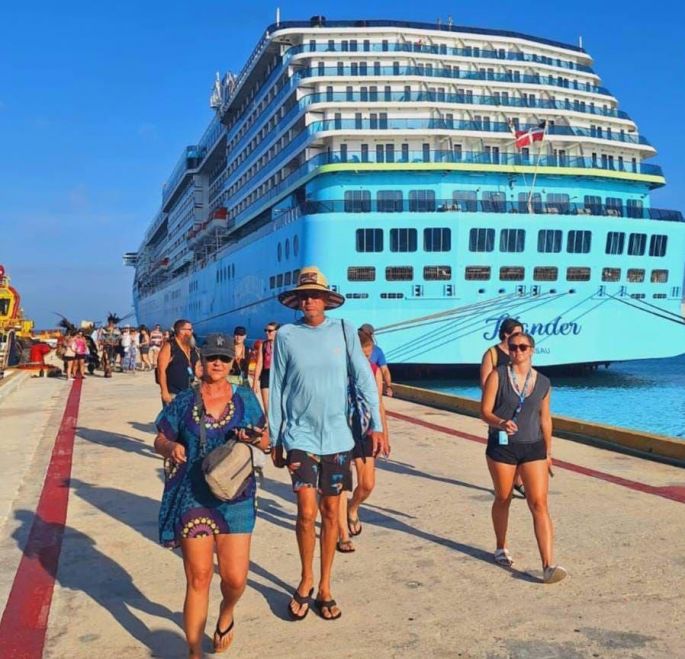 Llega por primera ocasión a tierras yucatecas el crucero Islander de la naviera Margaritaville at Sea