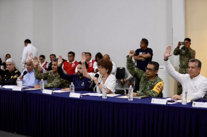 Refrendan colaboración para atender los posibles efectos del huracán Beryl en Yucatán