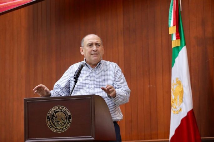 Pide Rubén Moreira hablar de justicia y garantizar la defensoría de oficio 