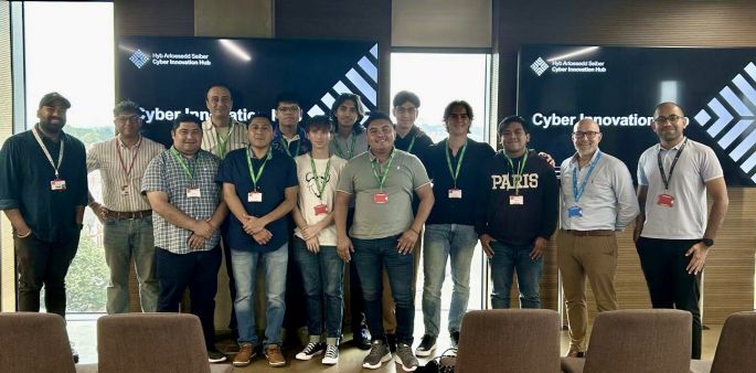 Jóvenes yucatecos participan en campamento sobre ciberseguridad en Gales