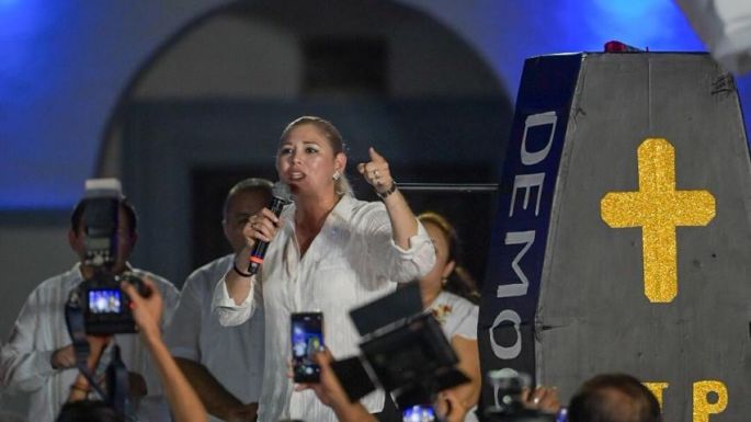Grupos oligárquicos pretenden proteger sus intereses económicos dañando al pueblo, afirma Verónica Camino Farjat