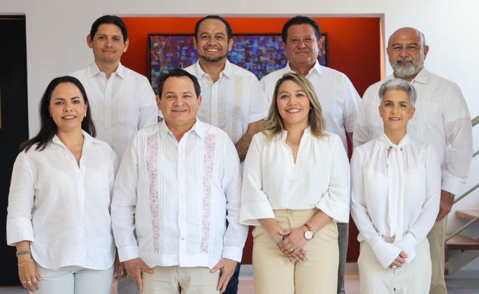 Designa Joaquín Díaz Mena a integrantes de la Comisión de Transición