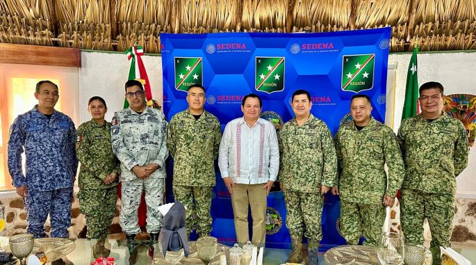 Se reúne el Gobernador electo con mandos militares