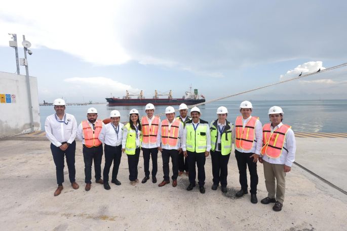 Visita el Gobernador electo Joaquín  Diaz Mena el Puerto de Altura