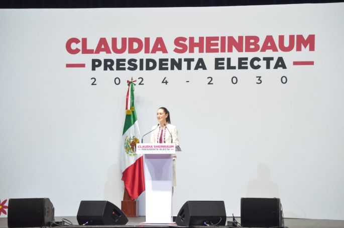 Se inicia un nuevo episodio de la historia política de México con la primera presidenta del país: Verónica Camino Farjat