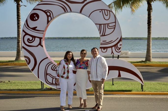 Asiste Diaz Mena al segundo informe de la gobernadora de Quintana Roo, Mara Lezama