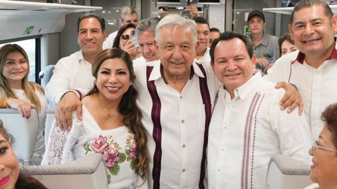 Acompañan Huacho Díaz Mena y su esposa a López Obrador en su última gira por Yucatán