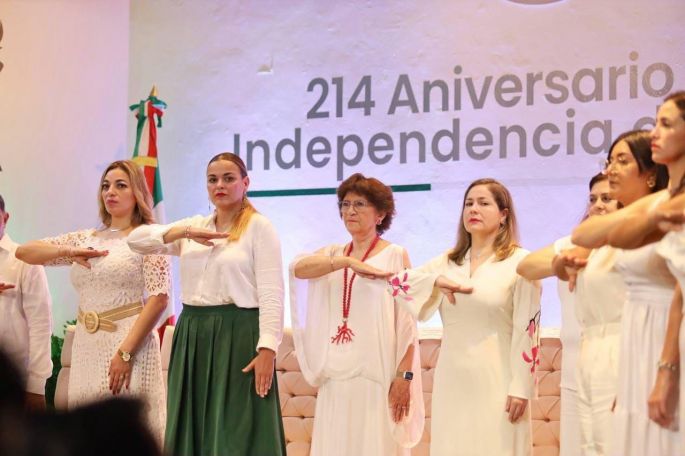 Asiste Fritz Sierra  a sesión solemne del Cabildo del Ayuntamiento de Mérida por el 214 aniversario de la Independencia de México