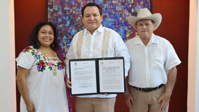 Recibe Huacho Díaz Mena Bando Solemne de la declaración de Gobernador Constitucional 