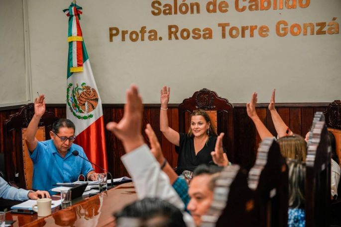 La Dra. Celia Rosado Avilés, Oradora Huésped del Cabildo de Mérida con motivo del aniversario del inicio de la Independencia.