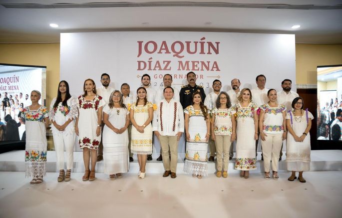 Presenta Huacho Díaz Mena a su gabinete: “Un gobierno para el pueblo de Yucatán”