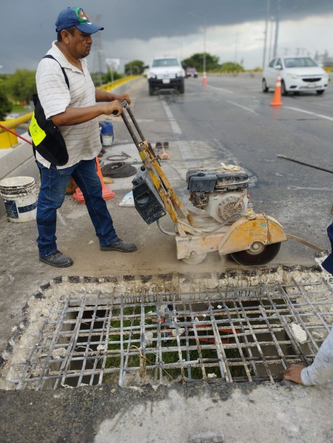 Se realizan labores de mantenimiento en el cuerpo exterior del anillo Periférico en su cruce con la calle 50