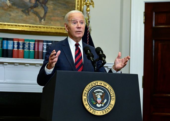 Biden califica de “antiestadounidenses” las mentiras de Trump sobre los huracanes