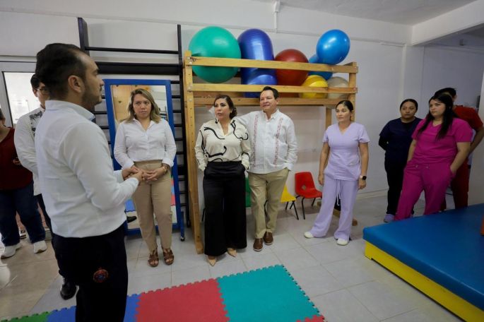 El Gobernador Joaquín Díaz Mena y su esposa realizan recorrido por el Centro de Rehabilitación y Educación Especial