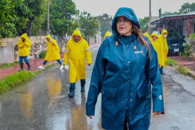 Cecilia Patrón atiende reportes tras iniciar el operativo “Calle por Calle”