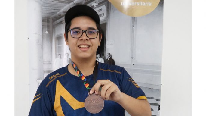 Universitario yucateco gana medalla en Olimpiada Internacional de Inteligencia Artificial